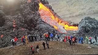 que peligroso estar tan serca de un volcan!