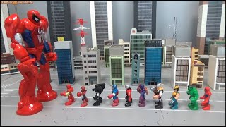 Spiderman 10 Super Heroes ride Big robot toys play 스파이더맨 10명 슈퍼히어로 로봇 타기