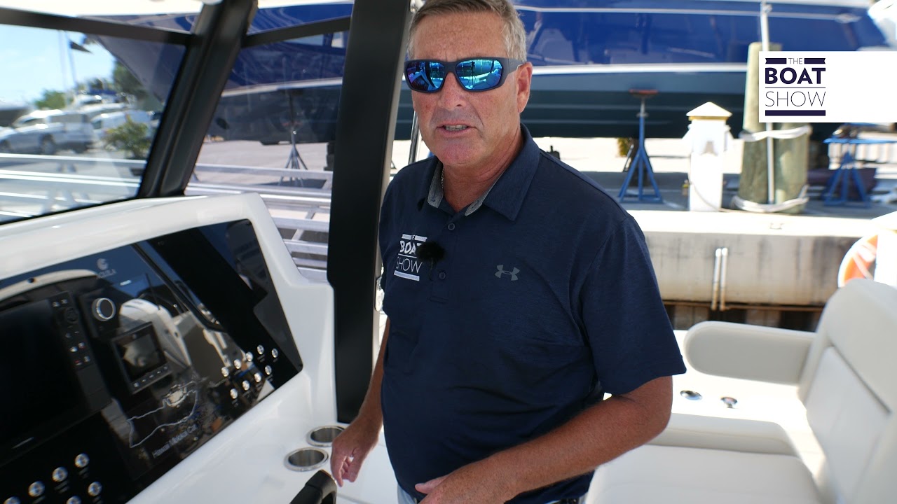 ⁣AQUILA MOLOKAI 28 - FLIBS 2021 - The Boat Show