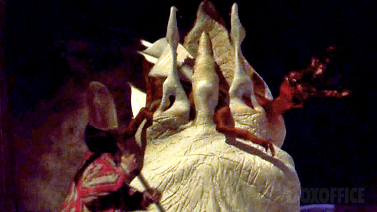 The bigger monster eats the small one | Tremors 3 | CLIP