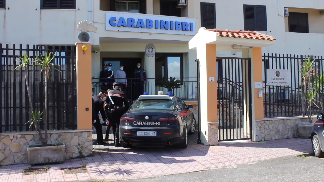 Delitto di Furci Siculo, il fidanzato condotto in caserma per l'interrogatorio - VIDEO