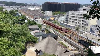 京急線普通品川行き1000形と京急線普通逗子・葉山行き1000形、京急線快特品川方面泉岳寺行き2100形けいきゅん、京急線普通浦賀行き1500形が走行！【金沢八景権現山公園】