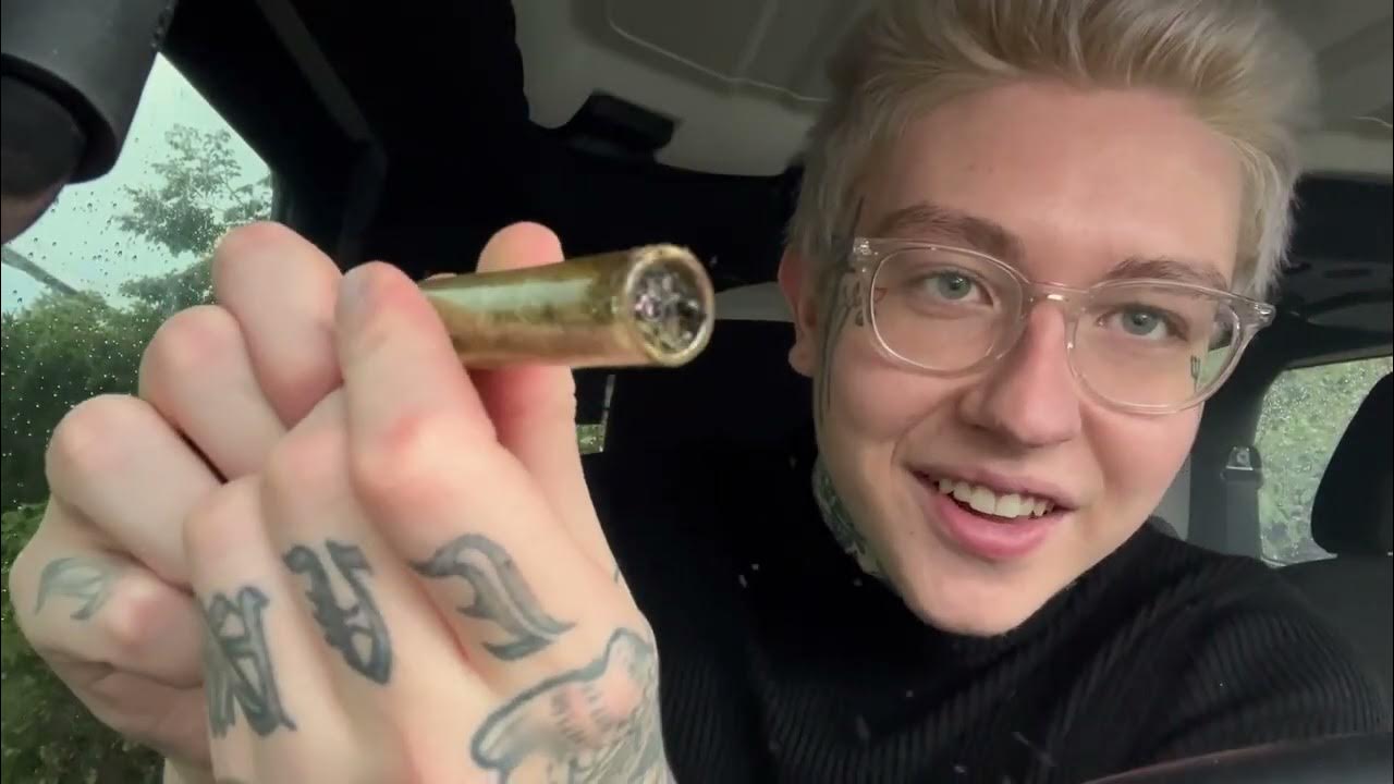 first time smoking a GLASS BLUNT hotbox (August 2022) YouTube