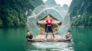 Download Lagu CEO Builds a Bamboo Raft in a Hidden Lake and Catches Fish | Primitive Survival Life MP3