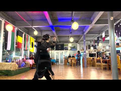 Baila Anita Ponce y Milejnko Encina Milonga Anichi Bien Pulenta Juan D`Arienzo Alberto Echague
