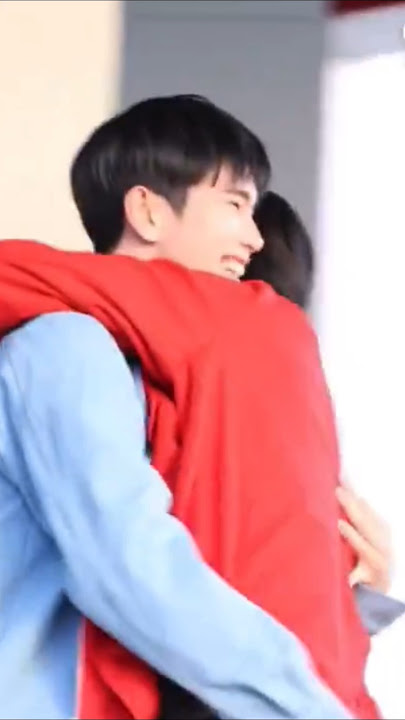The sudden hug btw 🤭❤️❤️#geminifourth #gemini #fourth #gemfot #gemfourth #Gemini_Nt #fourthnattawat