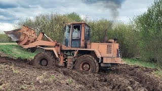 Tractor stuck in deep mud!!! Driving off-road on heavy equipment!!!