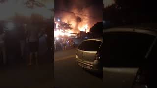 Vídeo mostra incêndio de grandes proporções em Paulínia