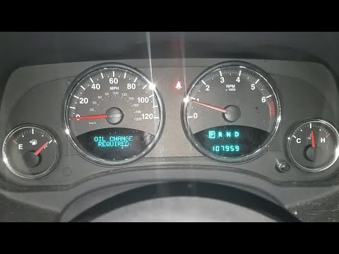 Video: ¿Cómo se reinicia la luz de aceite en un Jeep Compass 2010?