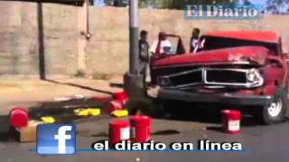 Vuelca camioneta en el periférico Lombardo Toledano