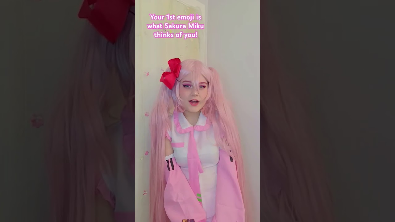 I can't stand the unstyled wig 😭 #trending #cosplay #miku #hatsunemiku #mikucosplay #sakuramiku #fyp