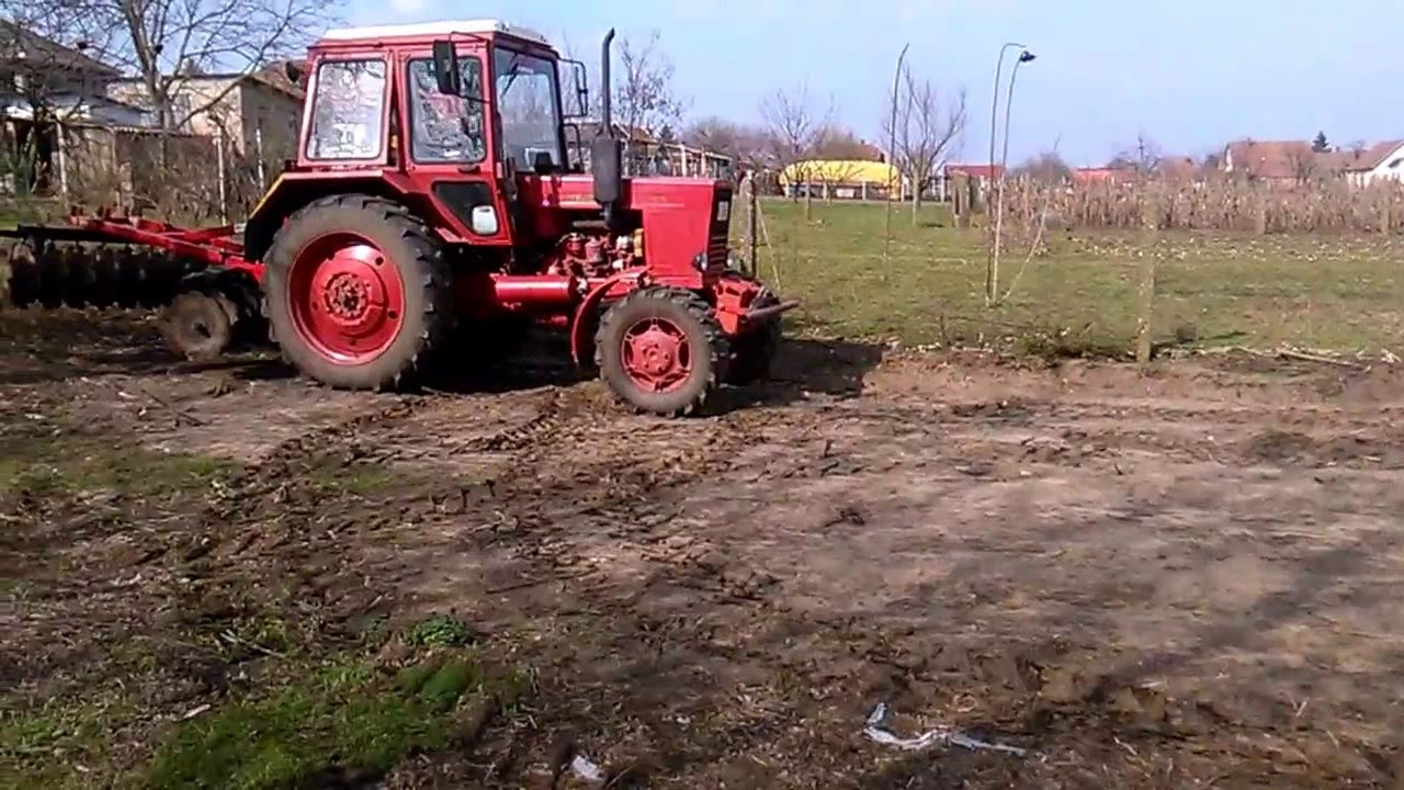 Mtz 82 tárcsázás kertben  Kótaj