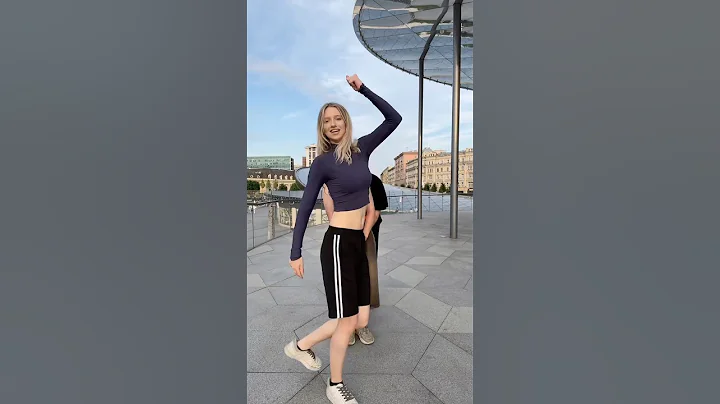 hiii #dance #profesionaldancer #twins #dancerlife #fashion #danceartistry #ootd #ootdguide #blonde