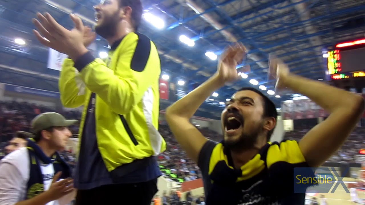 Her zaman her yerde, İzmir'de İnönü'de Sami Yen'de , inlettik her yeri, haykırdık Fenerbahçe diye...