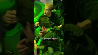 #jacksonwang852g7 helped a staff member when they saw that his condition was not good ♥️