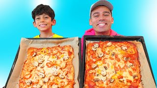 Jason y Alex juegan en la cocina | Los niños aprenden a cocinar pizza!