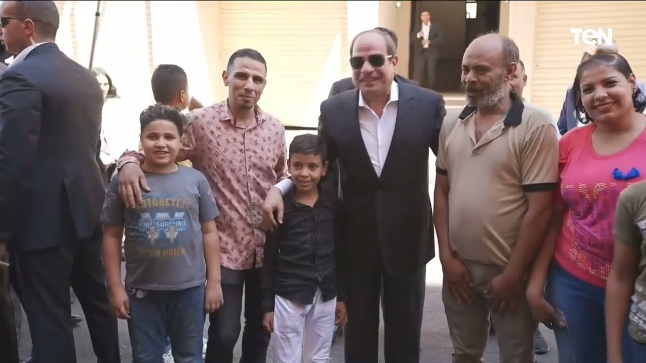 الرئيس السيسي يصل محافظة بني سويف ويلتقي اهالي القرية