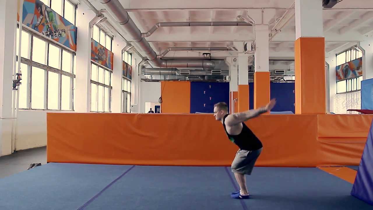 Как научиться делать сальто назад. - YouTube