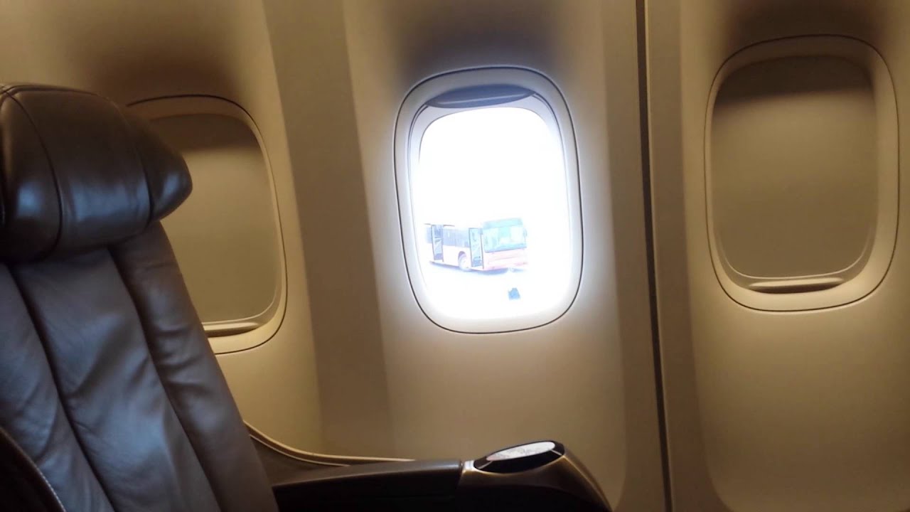 Deplaning Boeing 747-400 (Houston Express)