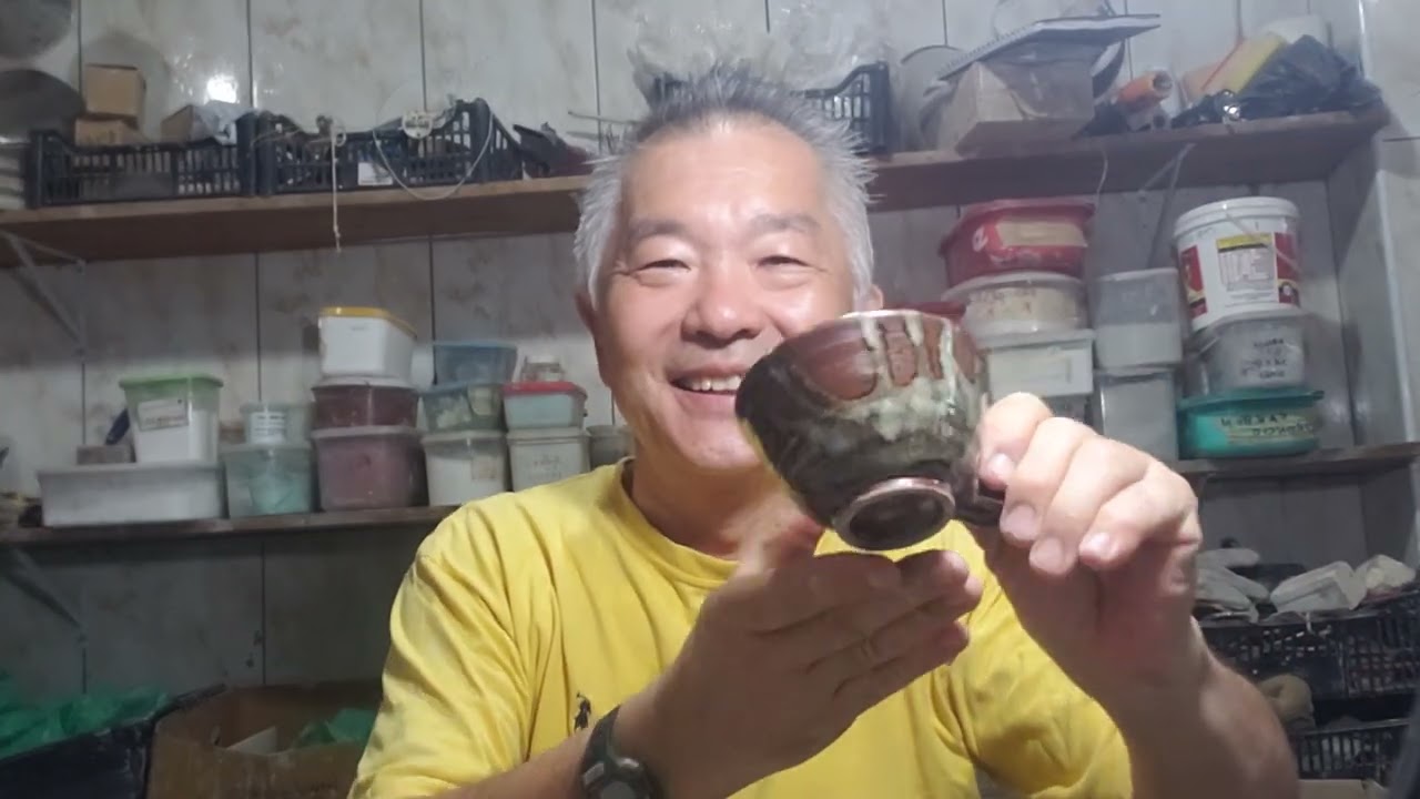 Resultados de queima a 1300 graus no forno a gas, esmaltes de cinzas . Ceramica de torno.