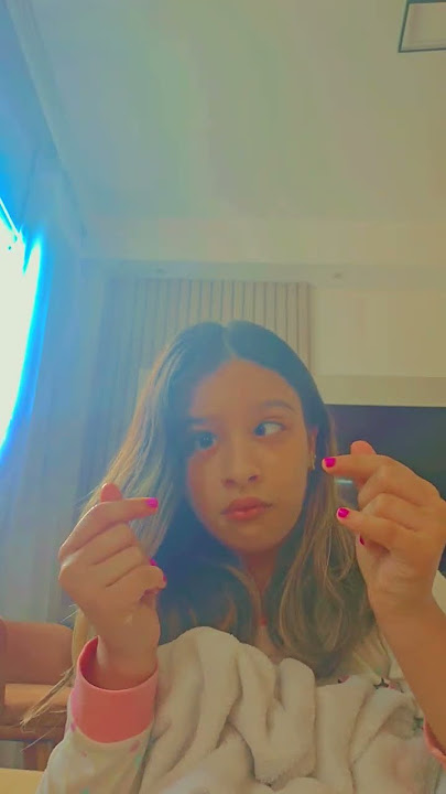 ksksks  quando eu faço isso no meu olho ele vive mais doi
