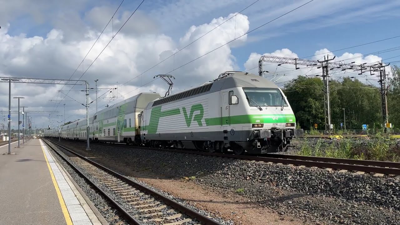 Kemijärven yöjuna ohittaa pasilan autojuna-aseman