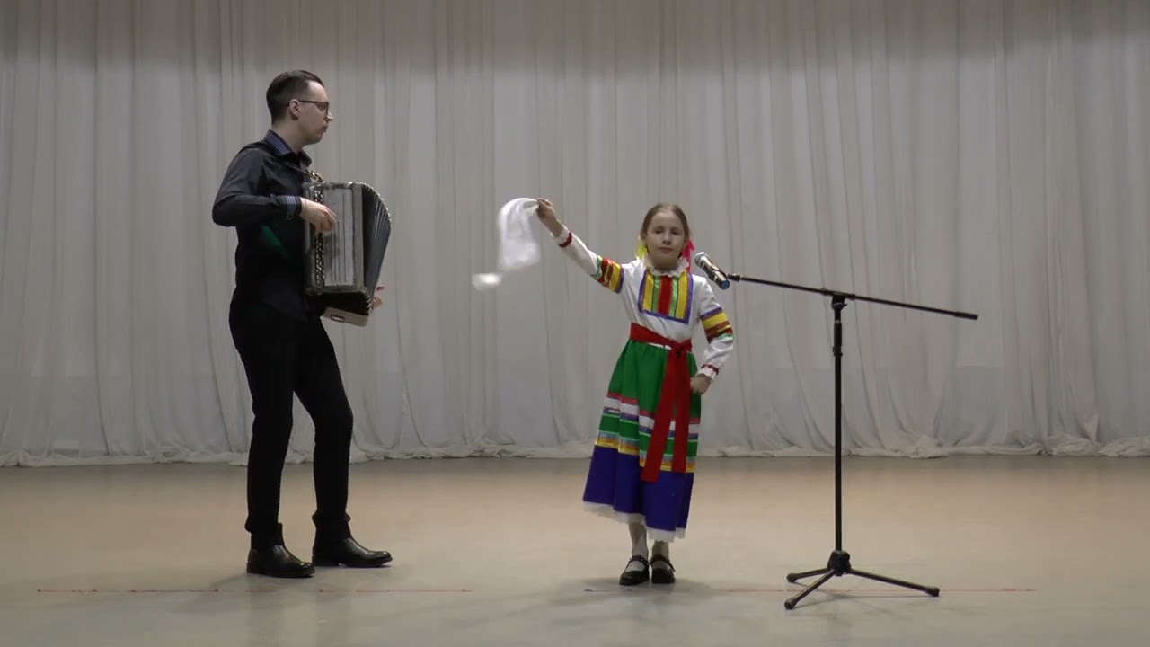 Русско-народная песня "Гуляю я" Цехановская Вика ДШИ г.Северск - YouTube