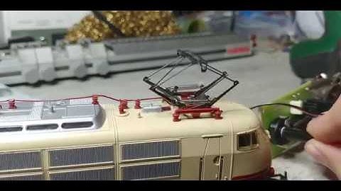 Moving Pantograph first test - H0 scale selfmade!