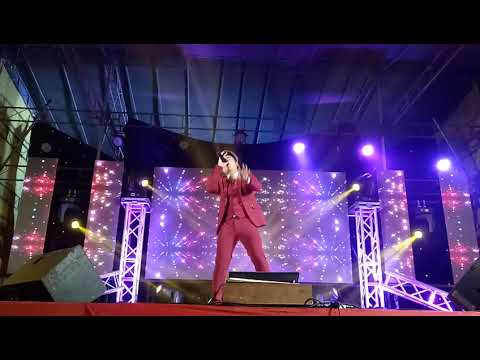 歌星：康宇：歌曲：吻别2000。