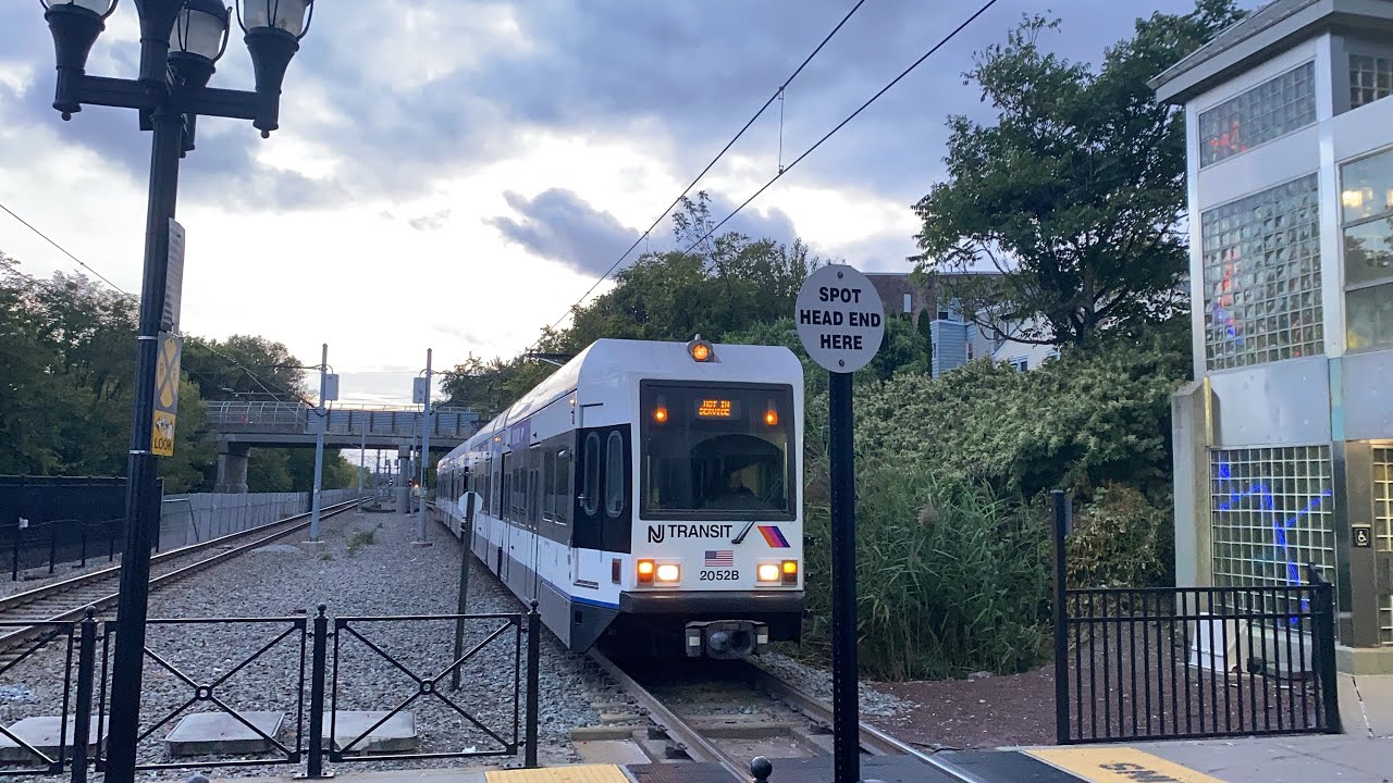 HBLR - Evening rush hour at Danforth Avenue, Part 2