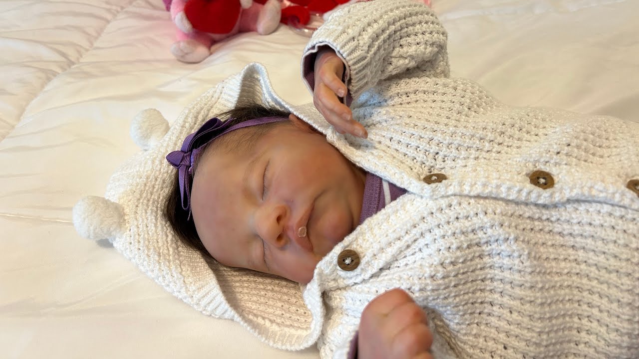 У меня день рождения! Приходите посмотреть на мои праздничные наряды 🎈