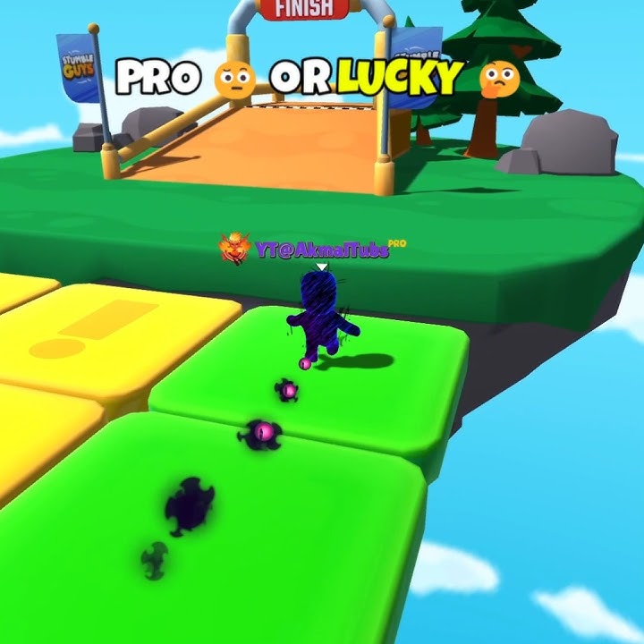 Pro or Lucky 🤔 Stumble Guys Tile Fall #shorts #stumbleguys