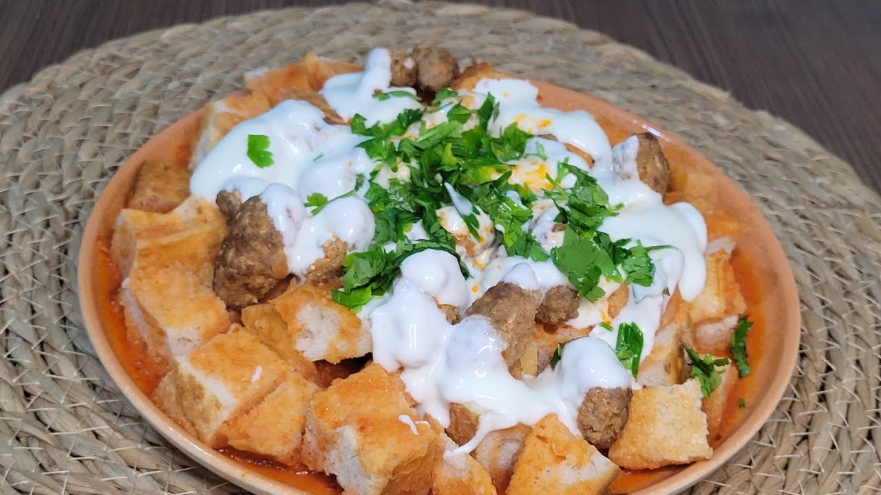 BAYAT PİDELERDEN YOĞURTLU KEBAP TADINDA ANA YEMEK TARİFİ / #turkishfood #yemek #kolaytarifler #tarif BAYAT PİDELERDEN YOĞURTLU KEBAP TADINDA ANA YEMEK TARİFİ / #turkishfood #yemek #kolaytarifler #tarif