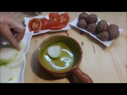 PRATİK YEMEK ÖNERİSİ /GÜVEÇTE DOMATESLİ KÖFTE NASIL YAPILIR