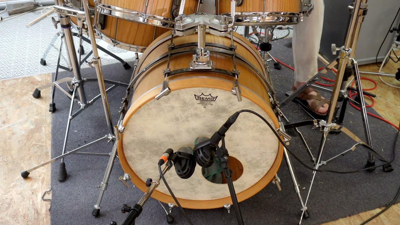 AKG D112 MK I vs MK II   in 4 different placements