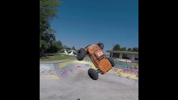 2040 RC - Arrma Outcast front + double backflip 😁 #shorts #arrma #outcast #skatepark #freestyle