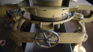 Jun Chiyabari - in the factory / Machine rolling - video 2