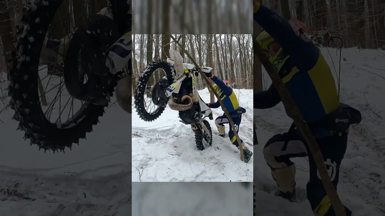 Любительское эндуро | Подъем на холм в лесу зимой
