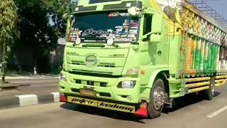 Truk hino full variasi dan cctv