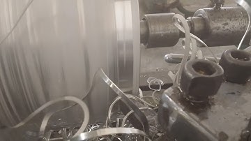 lathe machine, lathe cutting, turning operation, machining process, metal cutting, lathe work,