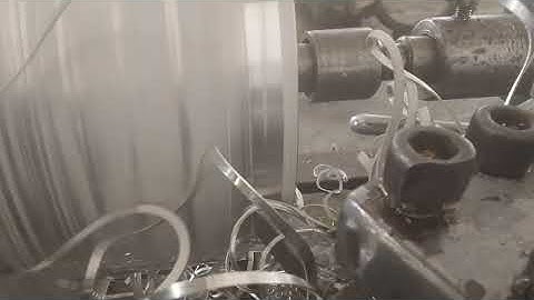 lathe machine, lathe cutting, turning operation, machining process, metal cutting, lathe work,