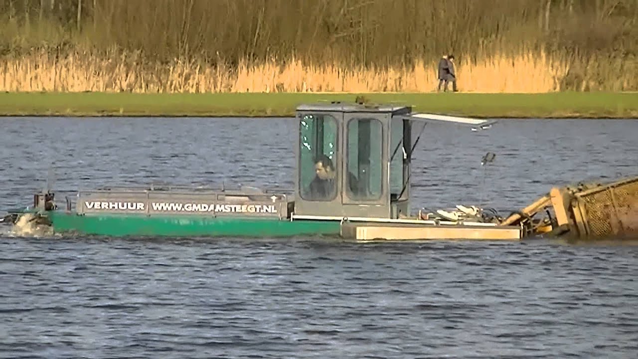 Baggeren met schuifboten en baggerpomp