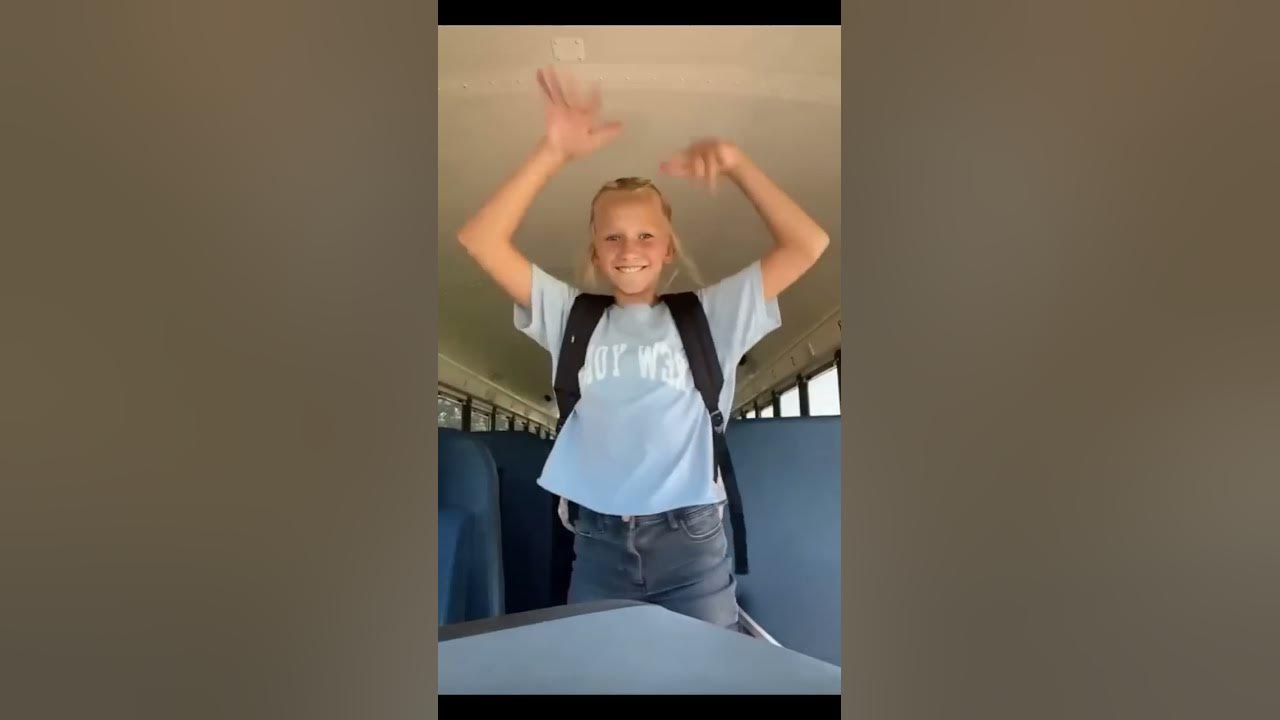 I can’t believe she didn’t get kicked off the bus for this! 😳🤪#shorts