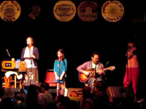 Elizabeth Mitchell and You Are My Flower perform L...