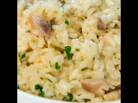 वीडियो: दो प्रकार के चावल के साथ स्मोक्ड मैकेरल