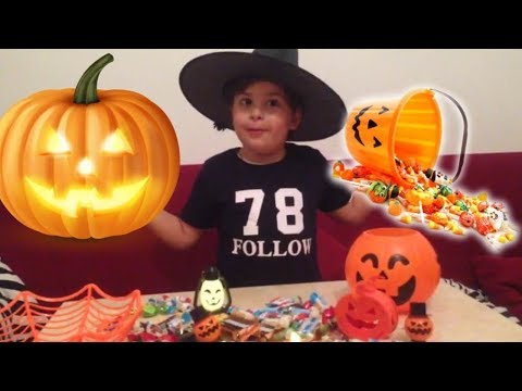 Mister ANDREA HALLOWEN ზე ვამპირია , ვაძლევთ ბევრ კამფეტებს და იქცევა კეთილად. Hallowen party