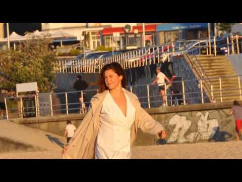 Выдумать ! Поёт