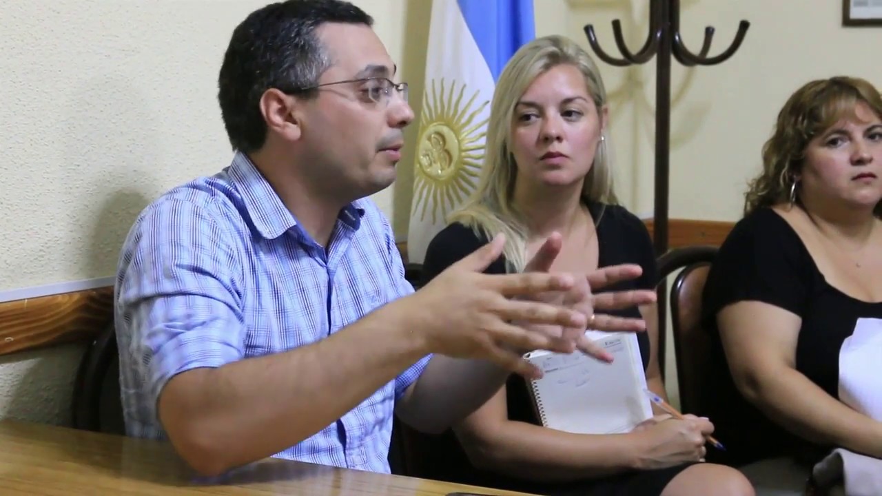 Funcionarios se reunieron con vecinos del barrio El Molino - YouTube