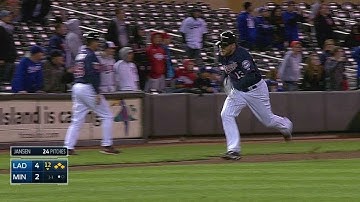 LAD@MIN: Mauer lifts a sac fly to left in the 12th