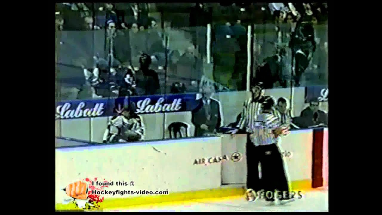 Jan 2, 2002 Bobby Turner vs Sebastien Savage Mississauga Ice Dogs vs Brampton Batallion OHL